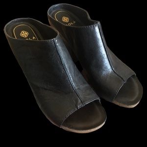 Isola Isabella Black leather size 10 peep toe heels